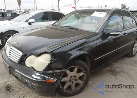 2003 Mercedes-Benz C 240 z USA, uszkodzony, nr VIN WDBRF61J43E013341